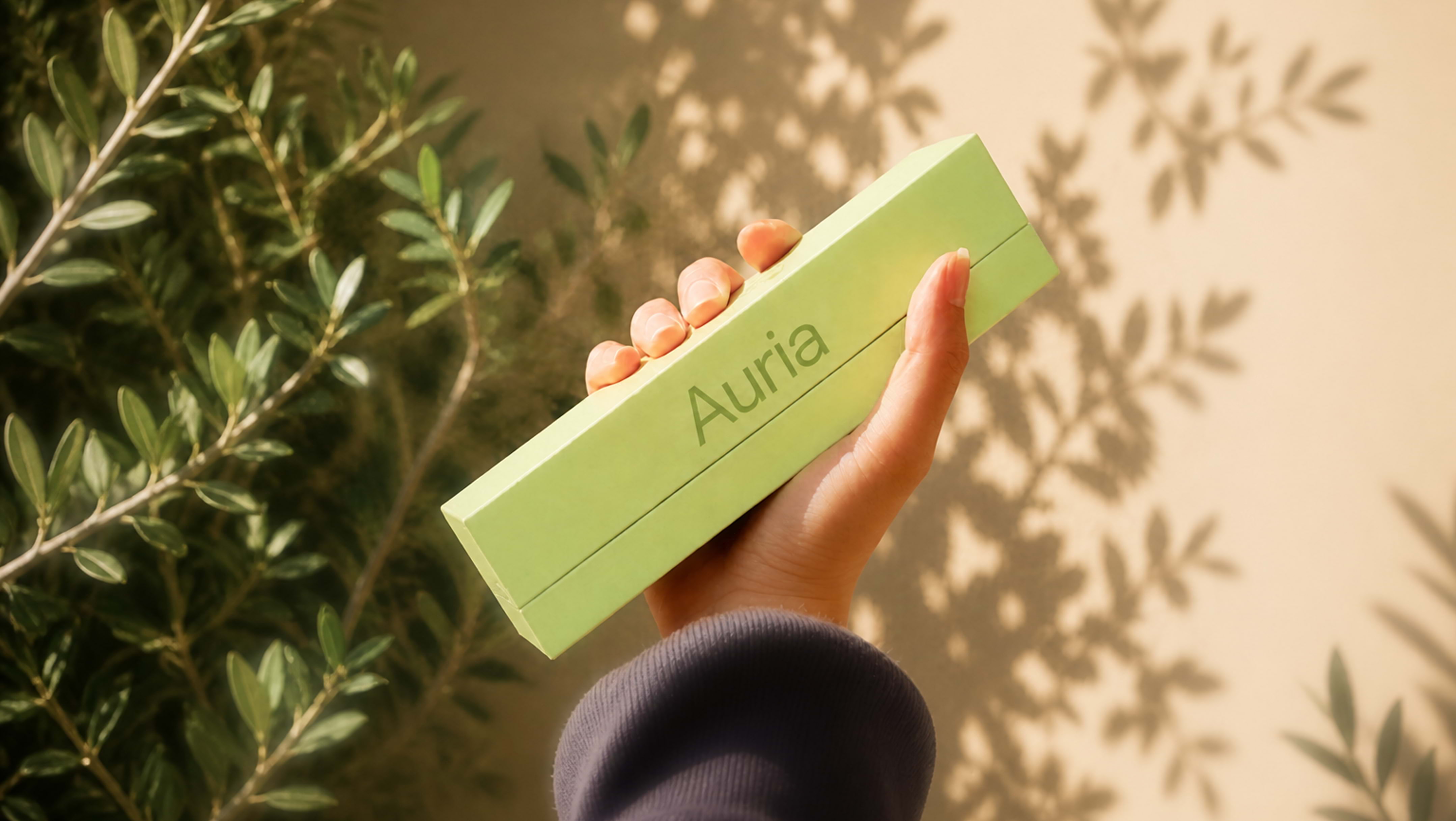 Hand holding an Auria product box